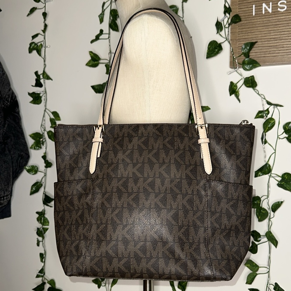 Michael Kors Jet Set East West Signature Zip Tote Bag